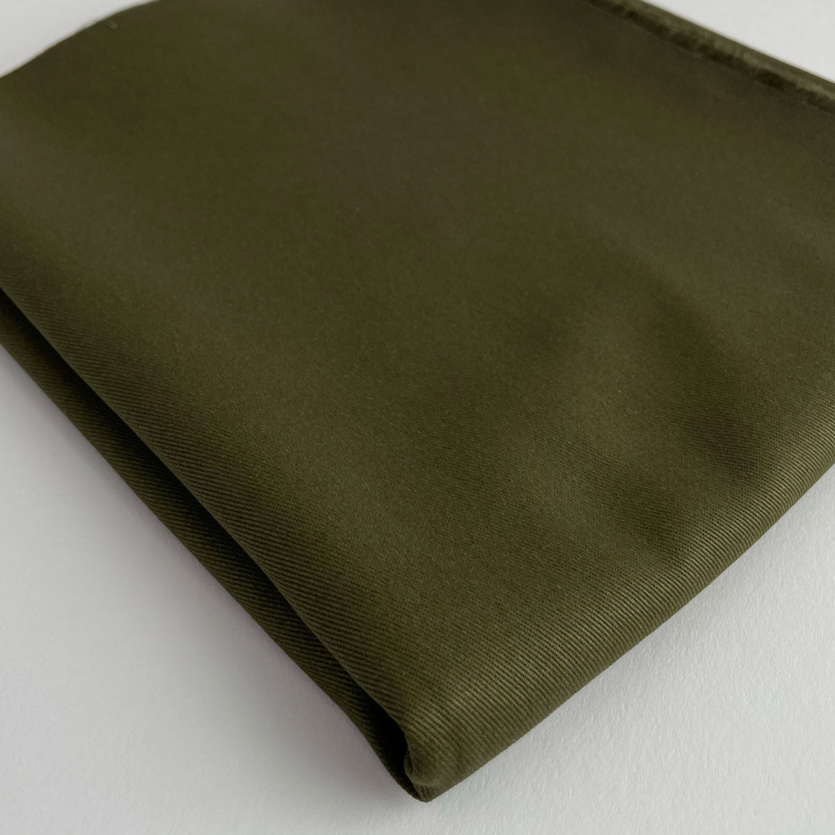 【新品未使用】NEAT COTTON TWILL FLARE - OLIVE46 Organic Cotton Twill Fabric by the Yard in Dark Olive | Frankie